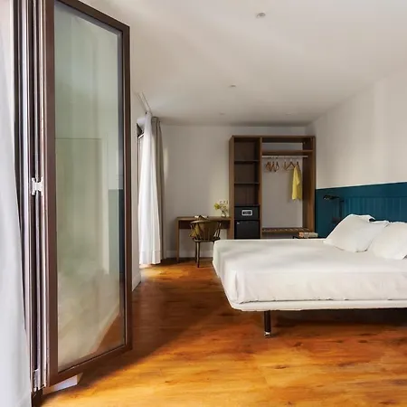 Som Nit Port Vell Guest house